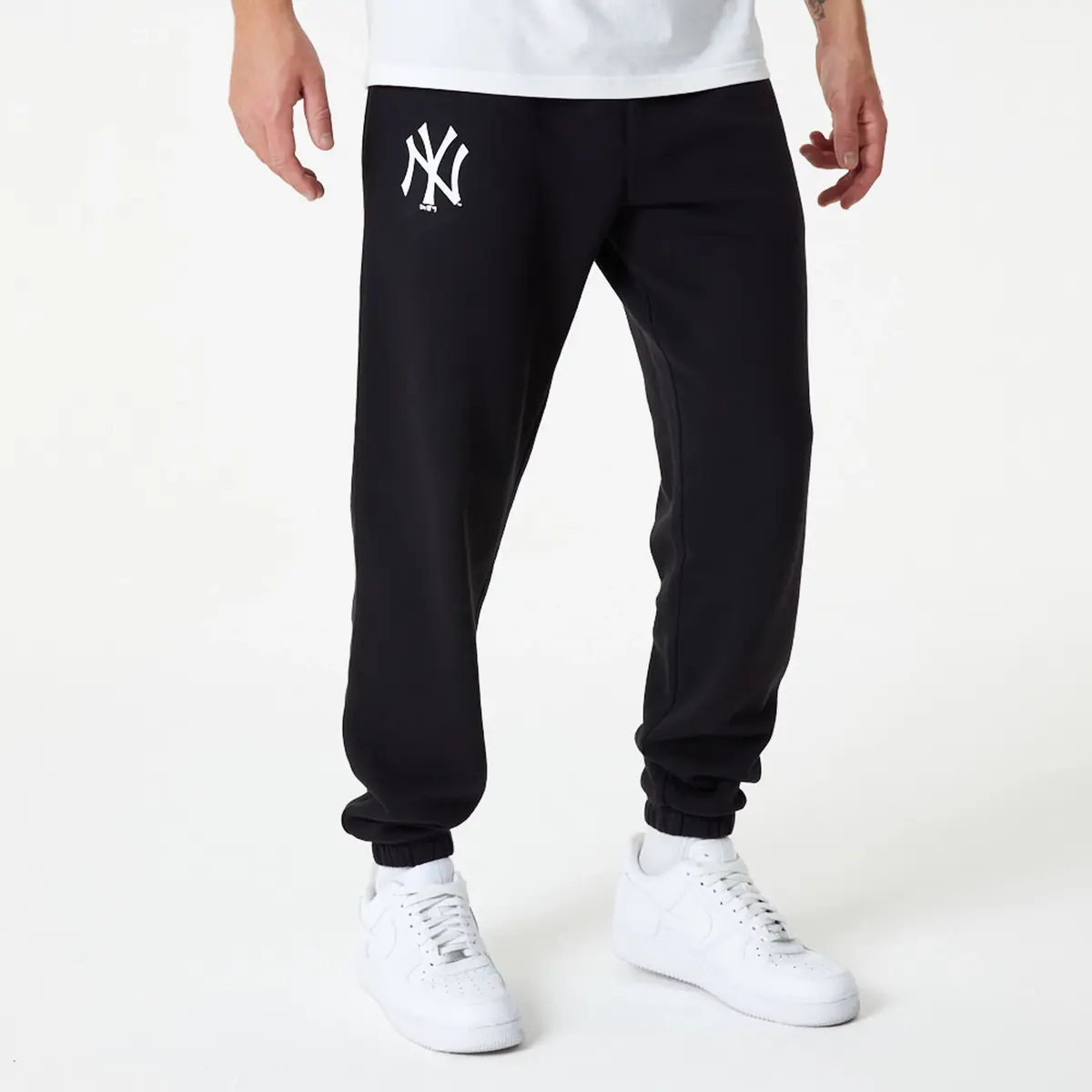 Levně Pánské tepláky New Era MLB Essentials Jogger NY YANKEES