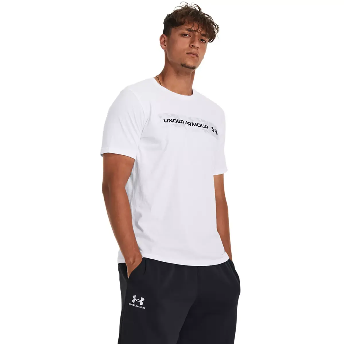 Levně Pánské tričko Under Armour Camo Chest Stripe SS